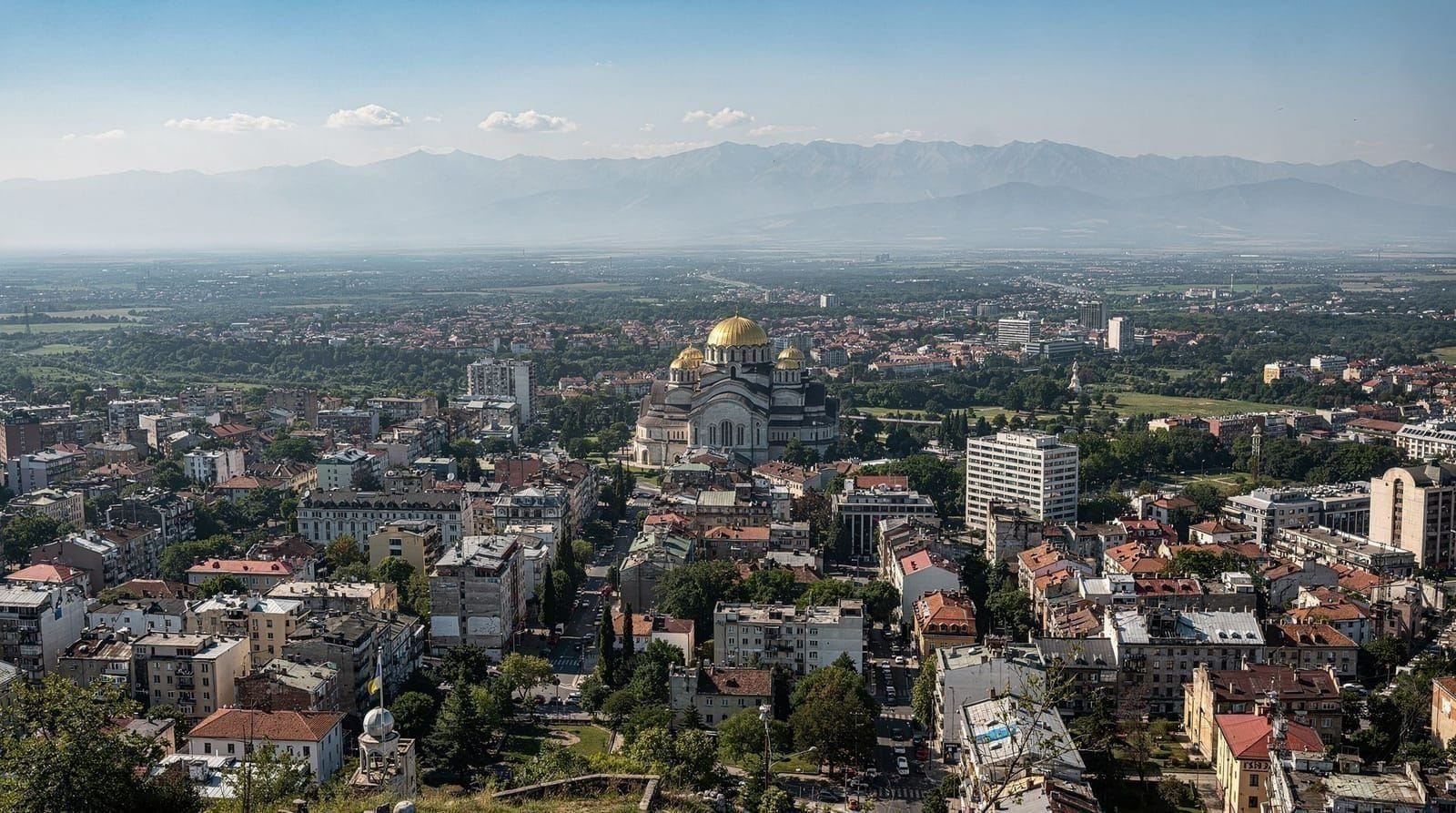 Sofía vs otras capitales de los Balcanes: comparación honesta con Bucarest, Belgrado, Atenas y Skopje — Comparación honesta de Sofía con cuatro capitales balcánicas — costes, transport